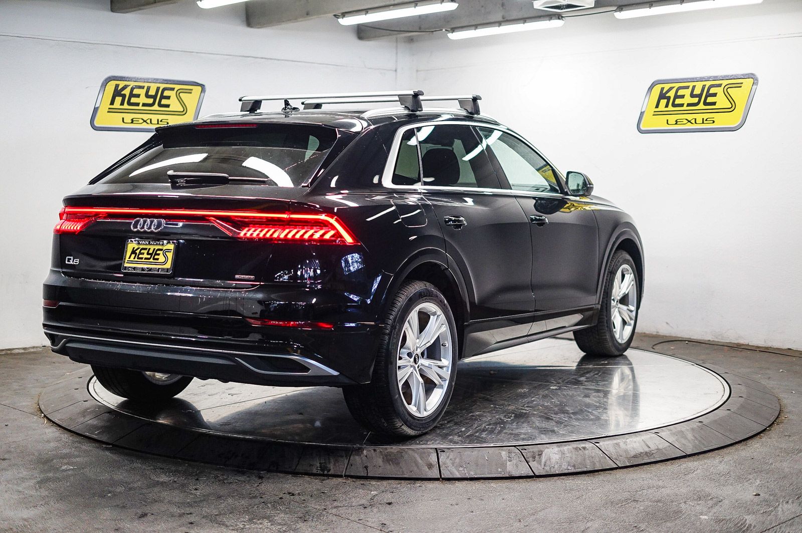 Thumbnail: 2022 Audi Q8 - 4