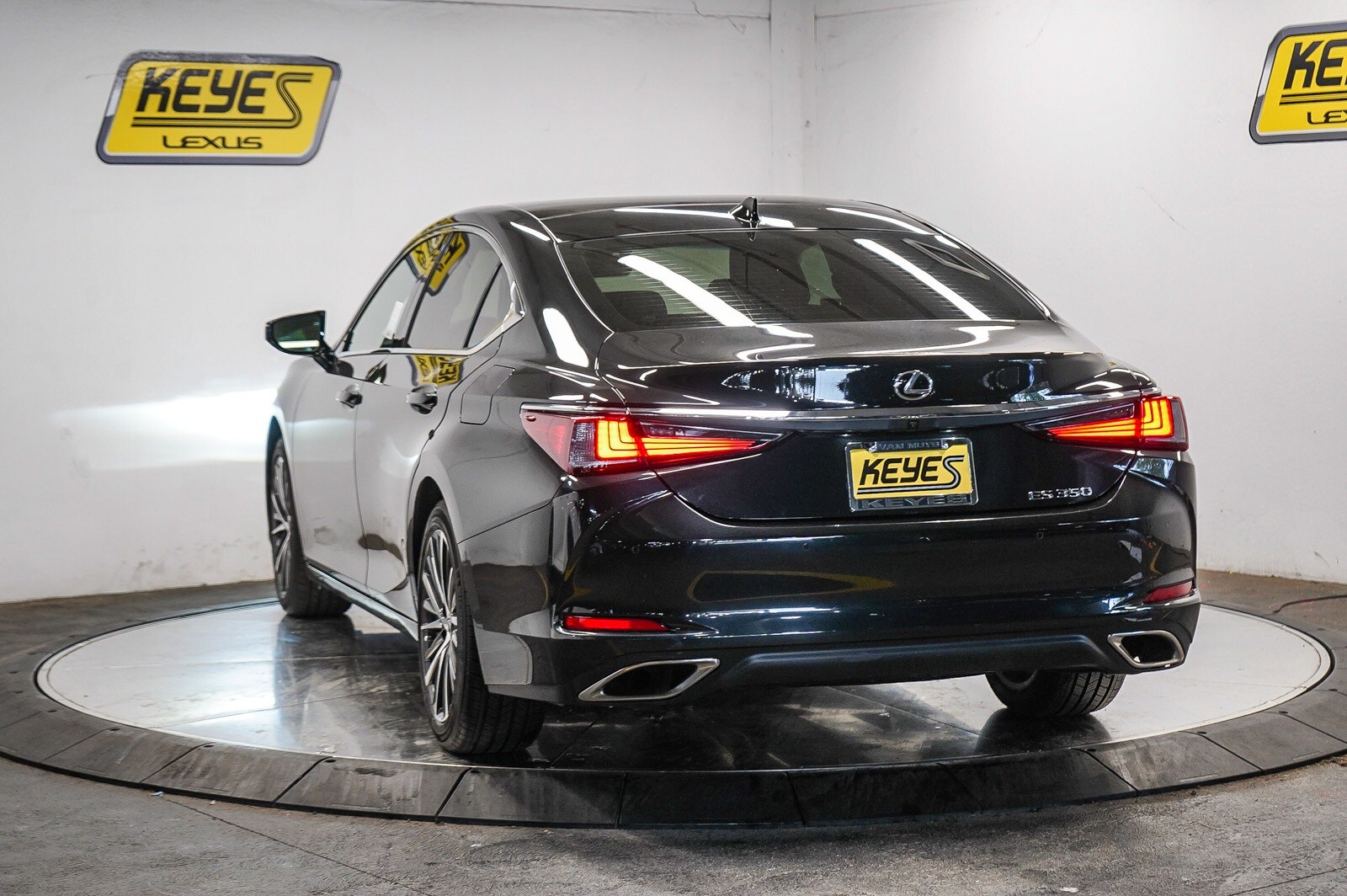 2025 Lexus ES 350 photo 2