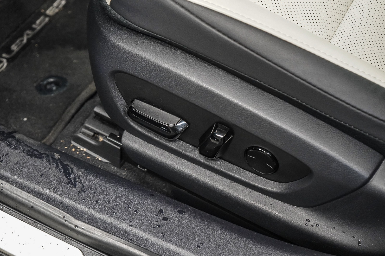 Thumbnail: 2025 Lexus ES - 23