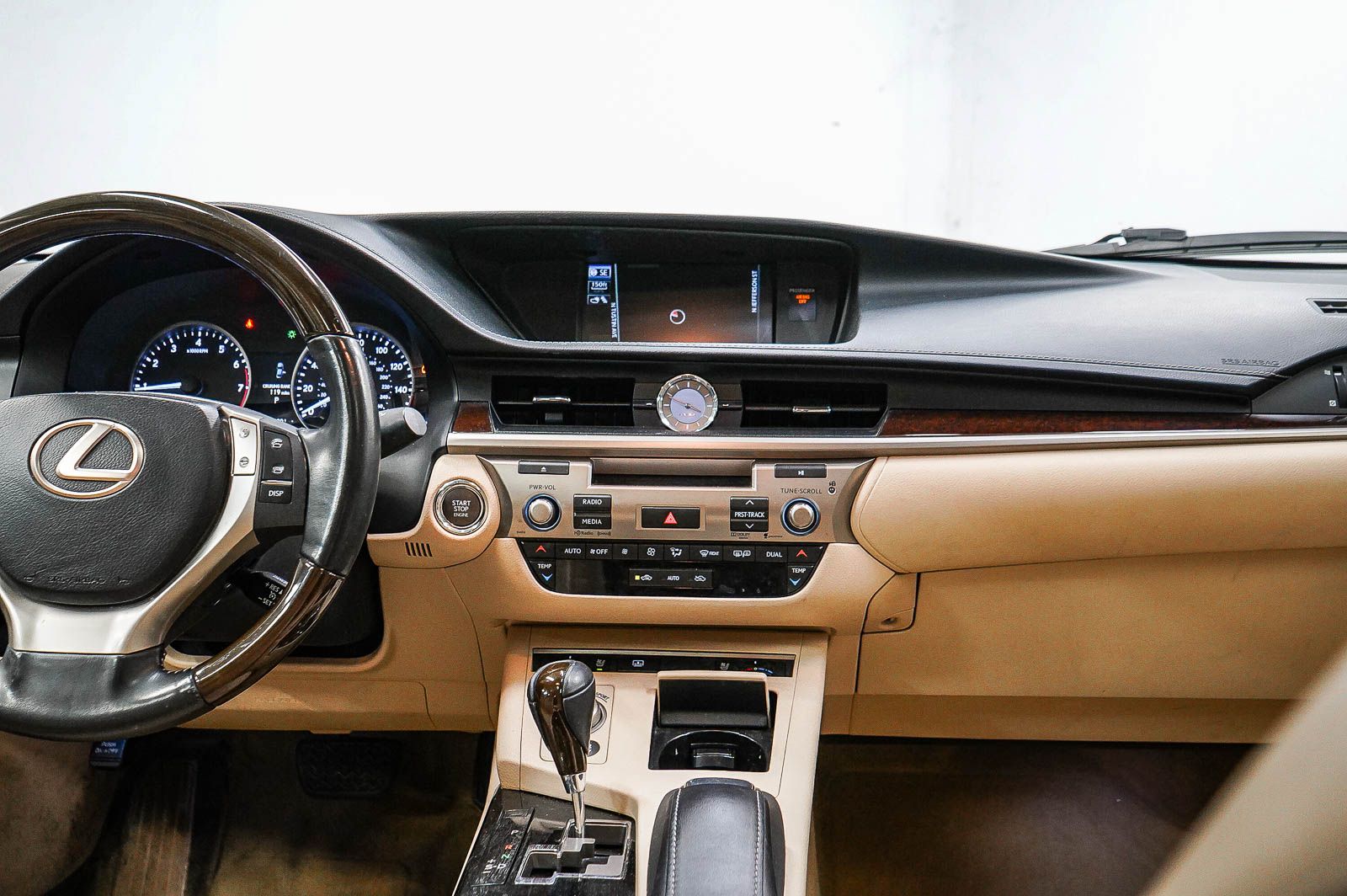 Thumbnail: 2013 Lexus ES - 12