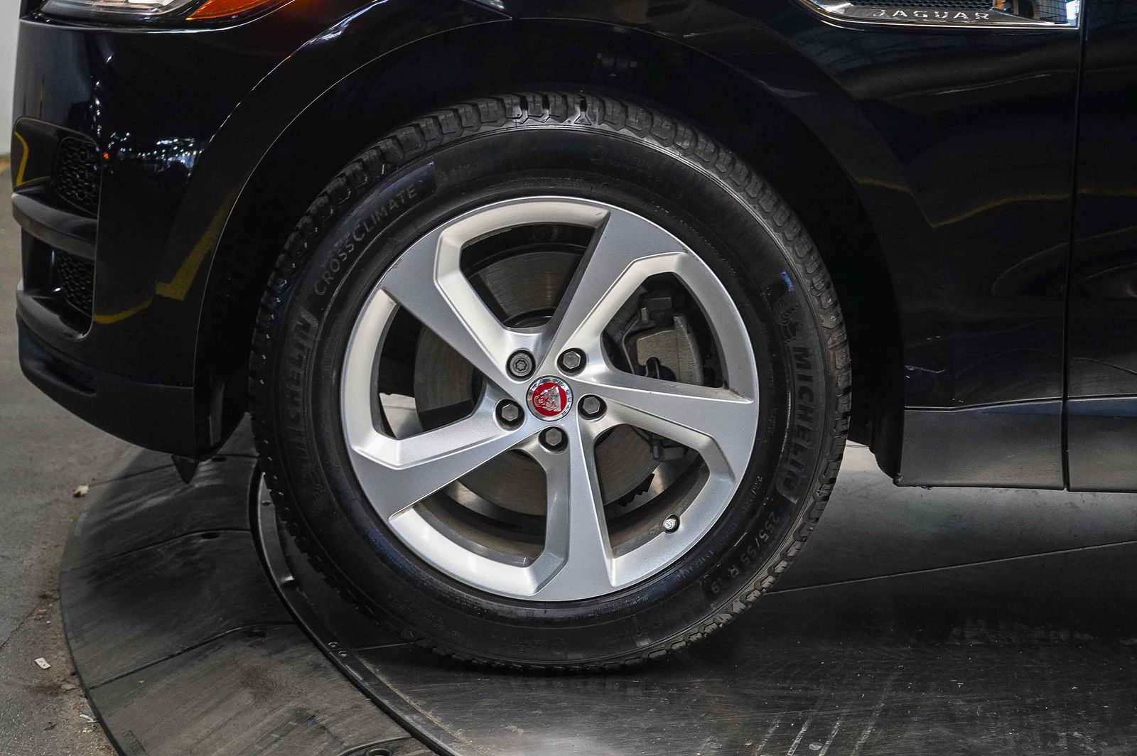 Thumbnail: 2017 Jaguar F-Pace - 9