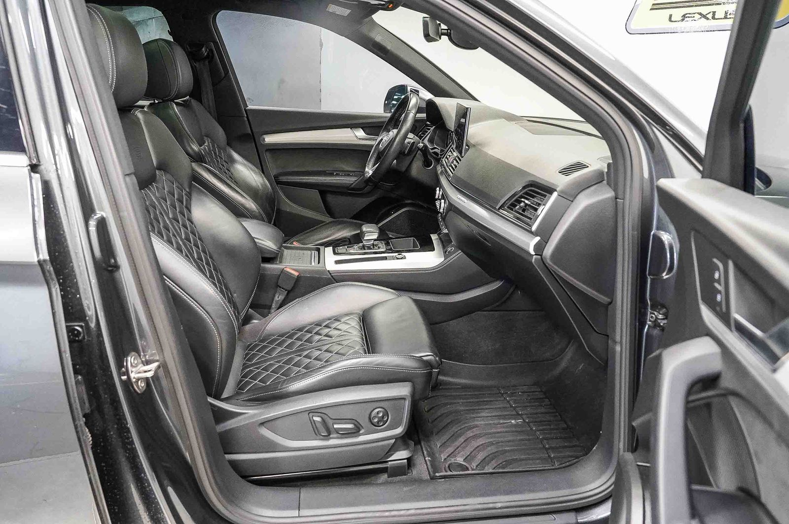 Thumbnail: 2021 Audi SQ5 - 16