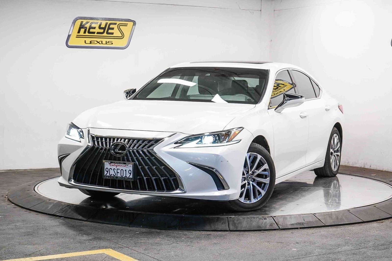 Thumbnail: 2022 Lexus ES - 1