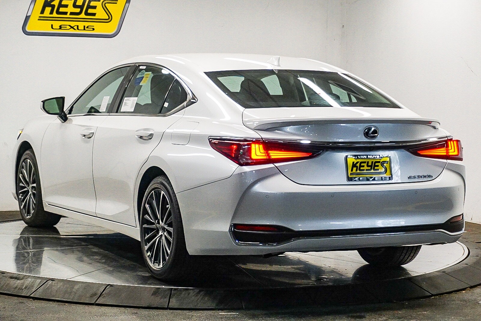 2025 Lexus ES 300h Premium photo 2