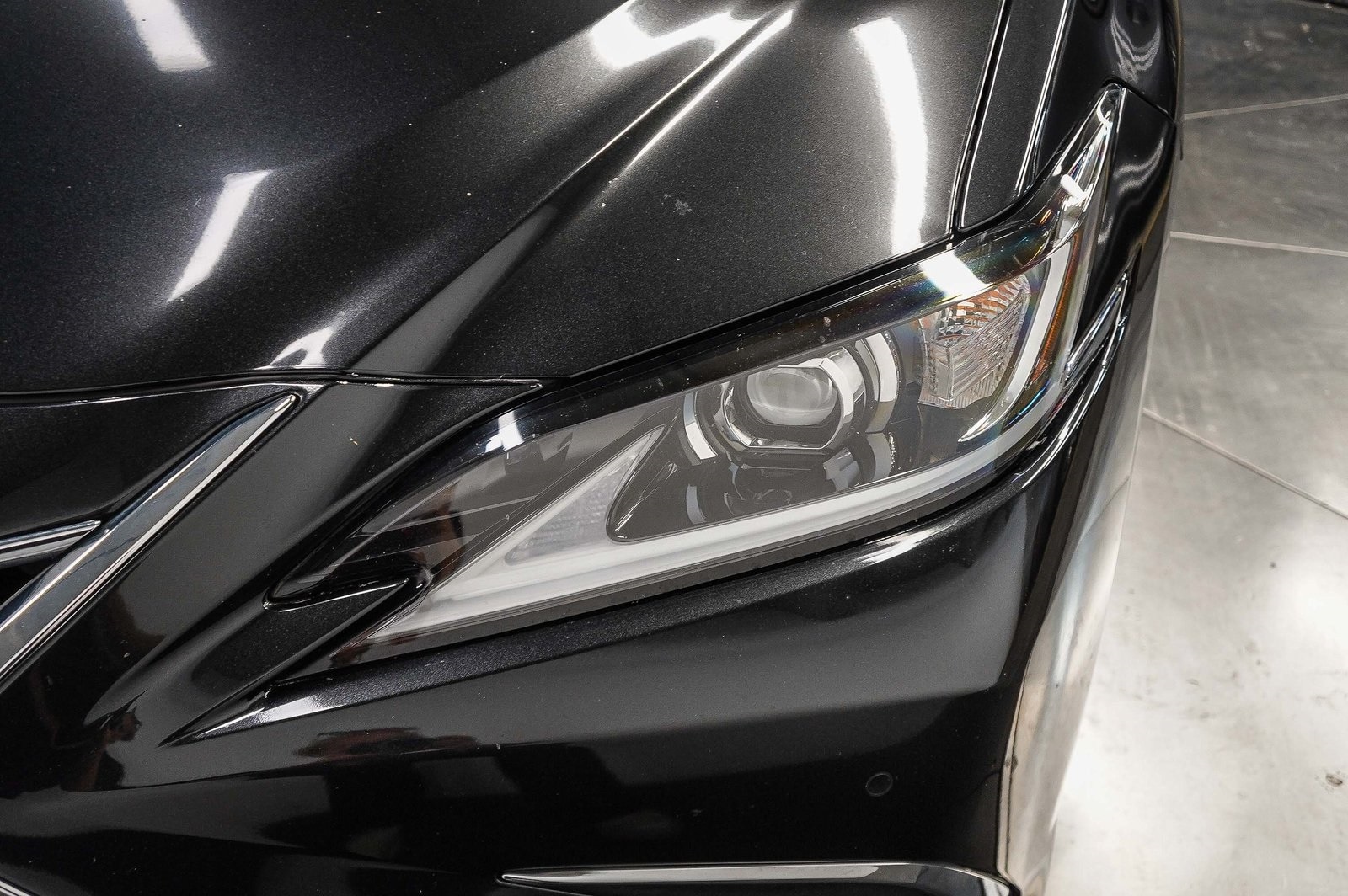 Thumbnail: 2022 Lexus ES - 8