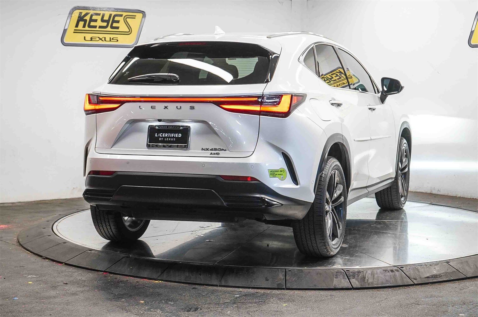 2022 Lexus NX Luxury photo 4