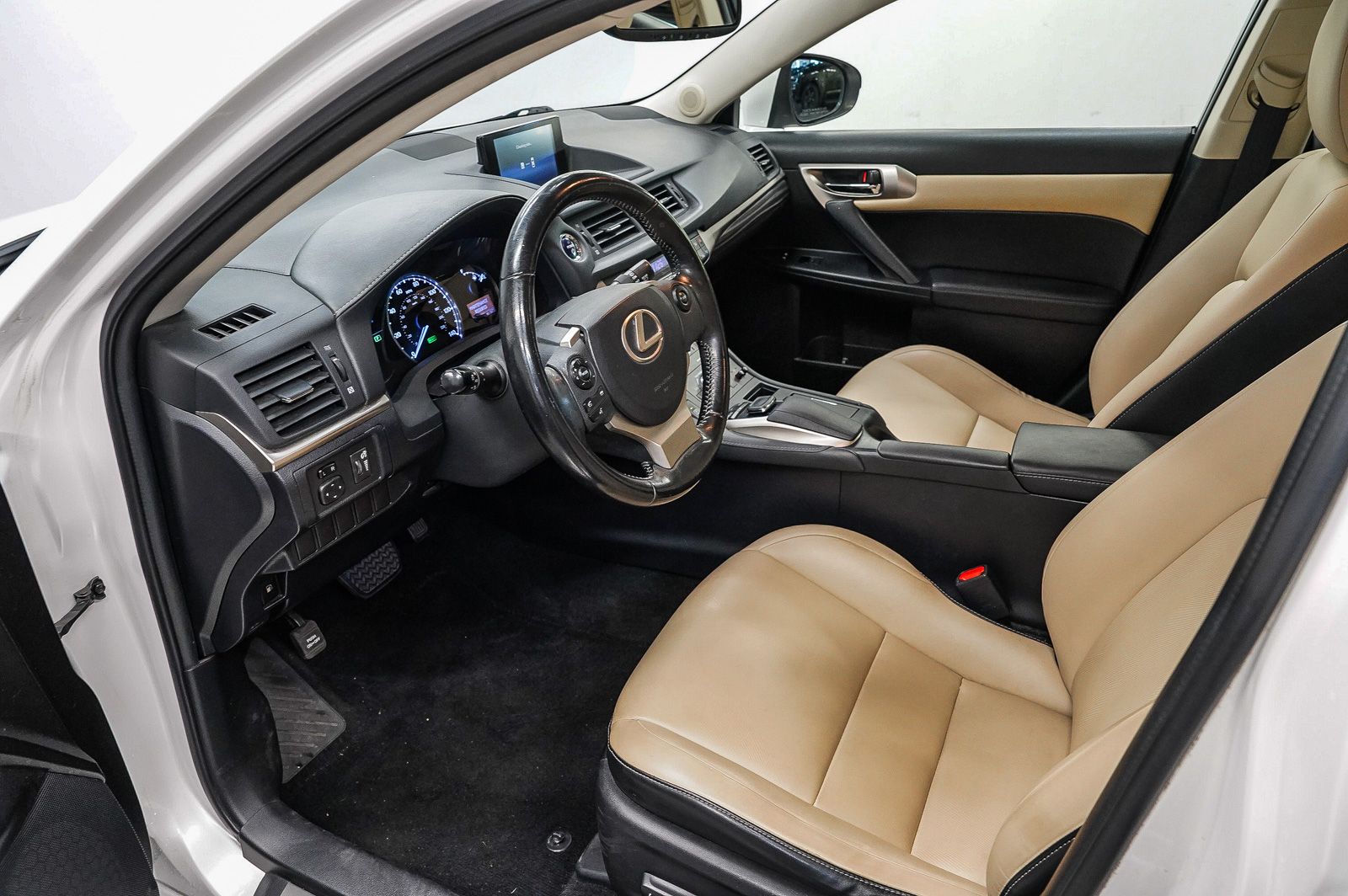 Thumbnail: 2016 Lexus CT - 17
