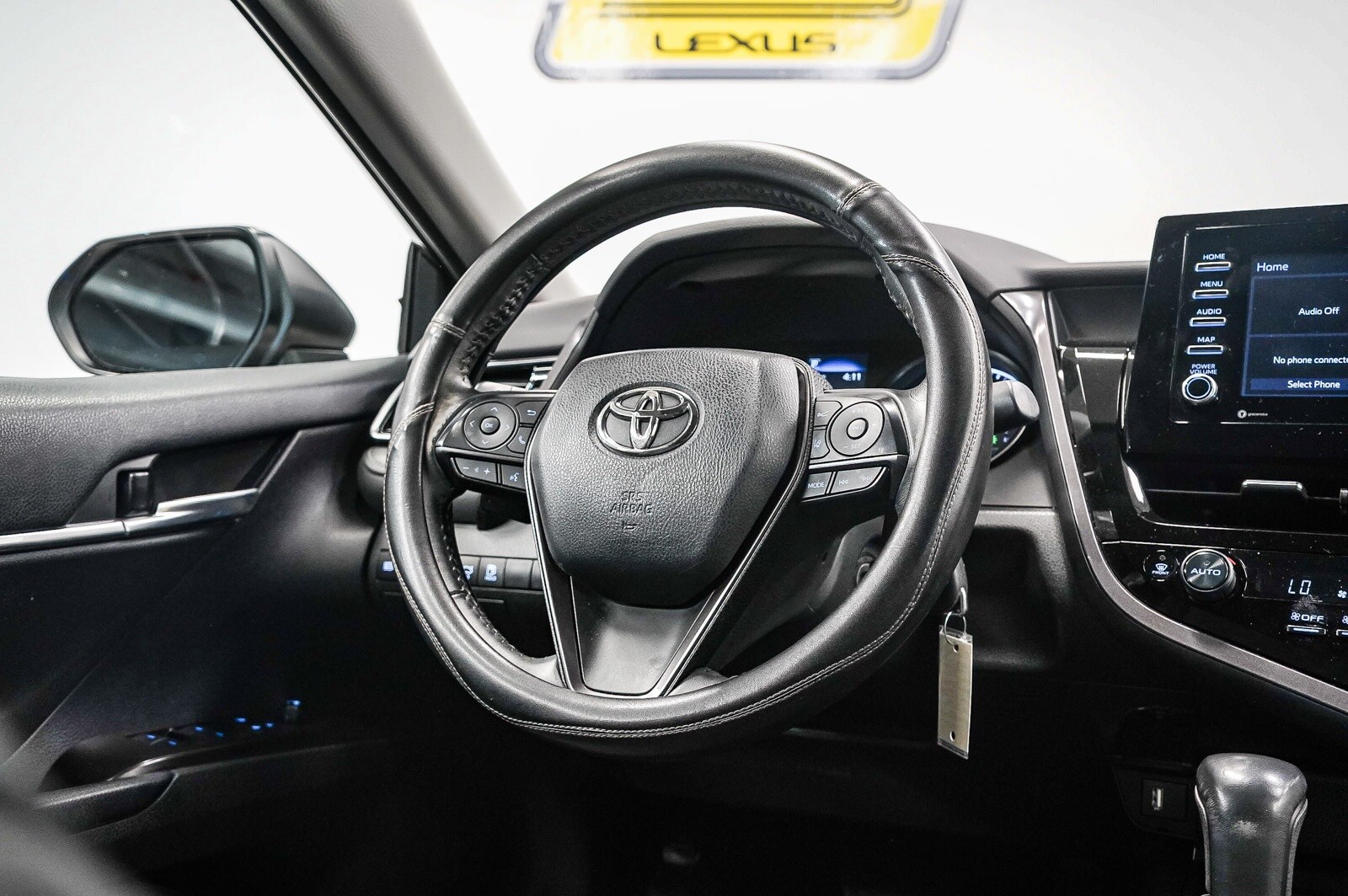 Thumbnail: 2023 Toyota Camry - 15