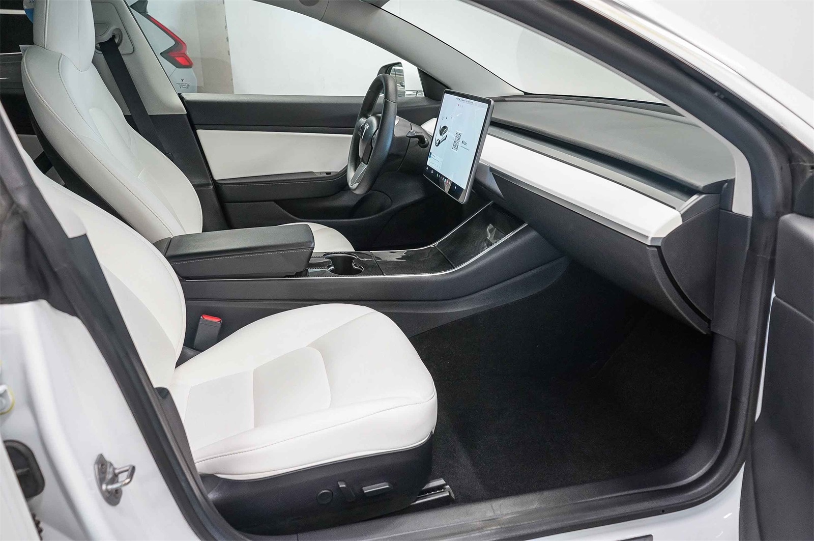 Thumbnail: 2019 Tesla Model 3 - 16