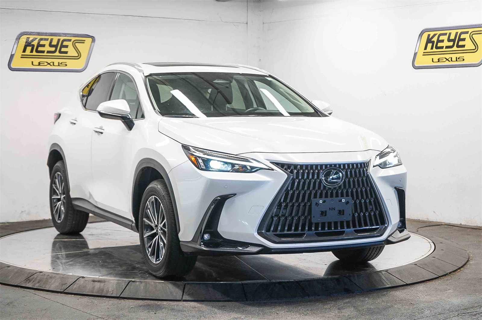 Thumbnail: 2025 Lexus ES - 4