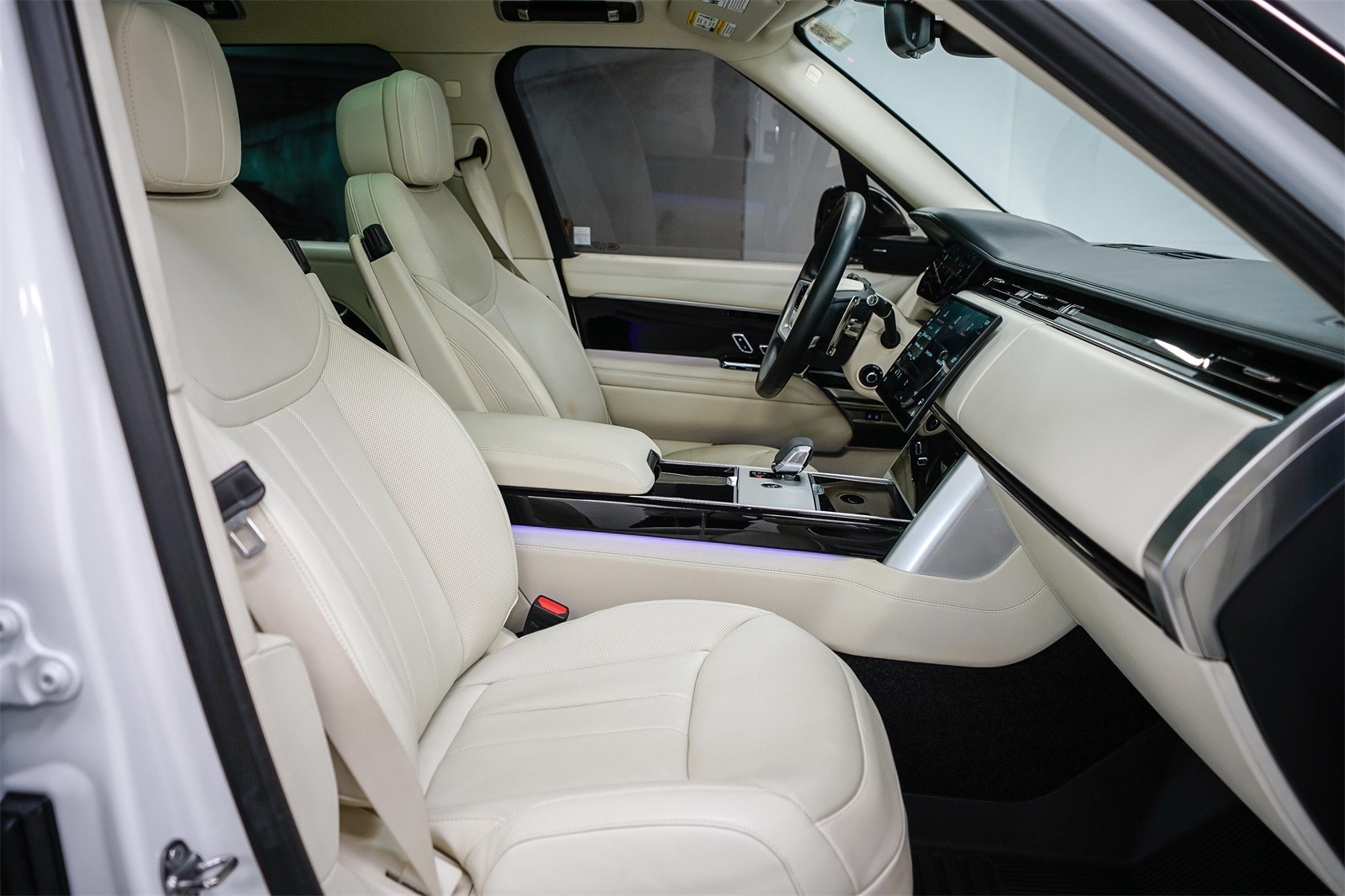 Thumbnail: 2024 Land Rover Range Rover - 16