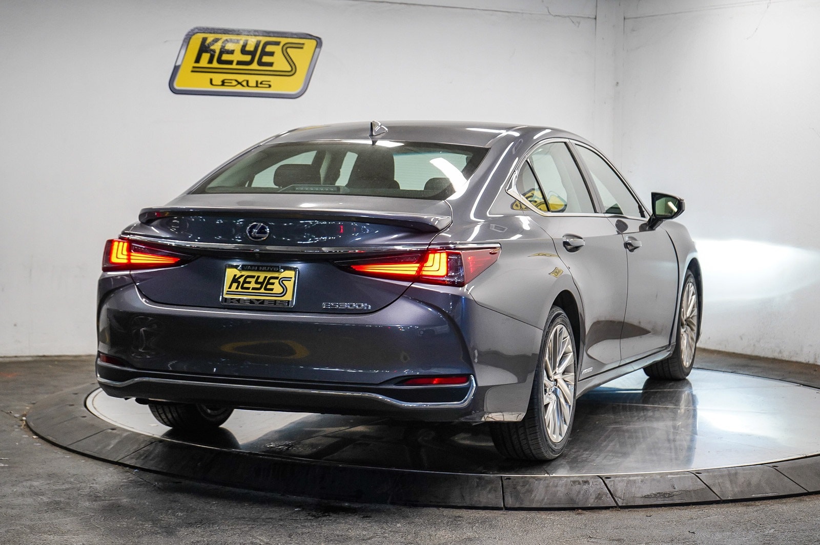 Thumbnail: 2020 Lexus ES - 4