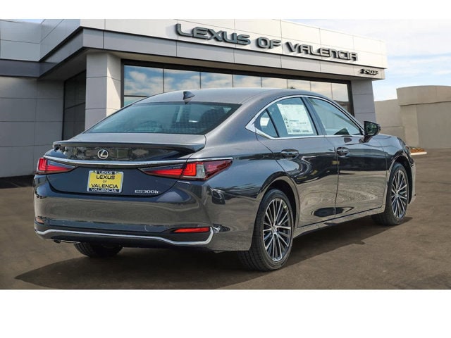 Thumbnail: 2025 Lexus ES - 4