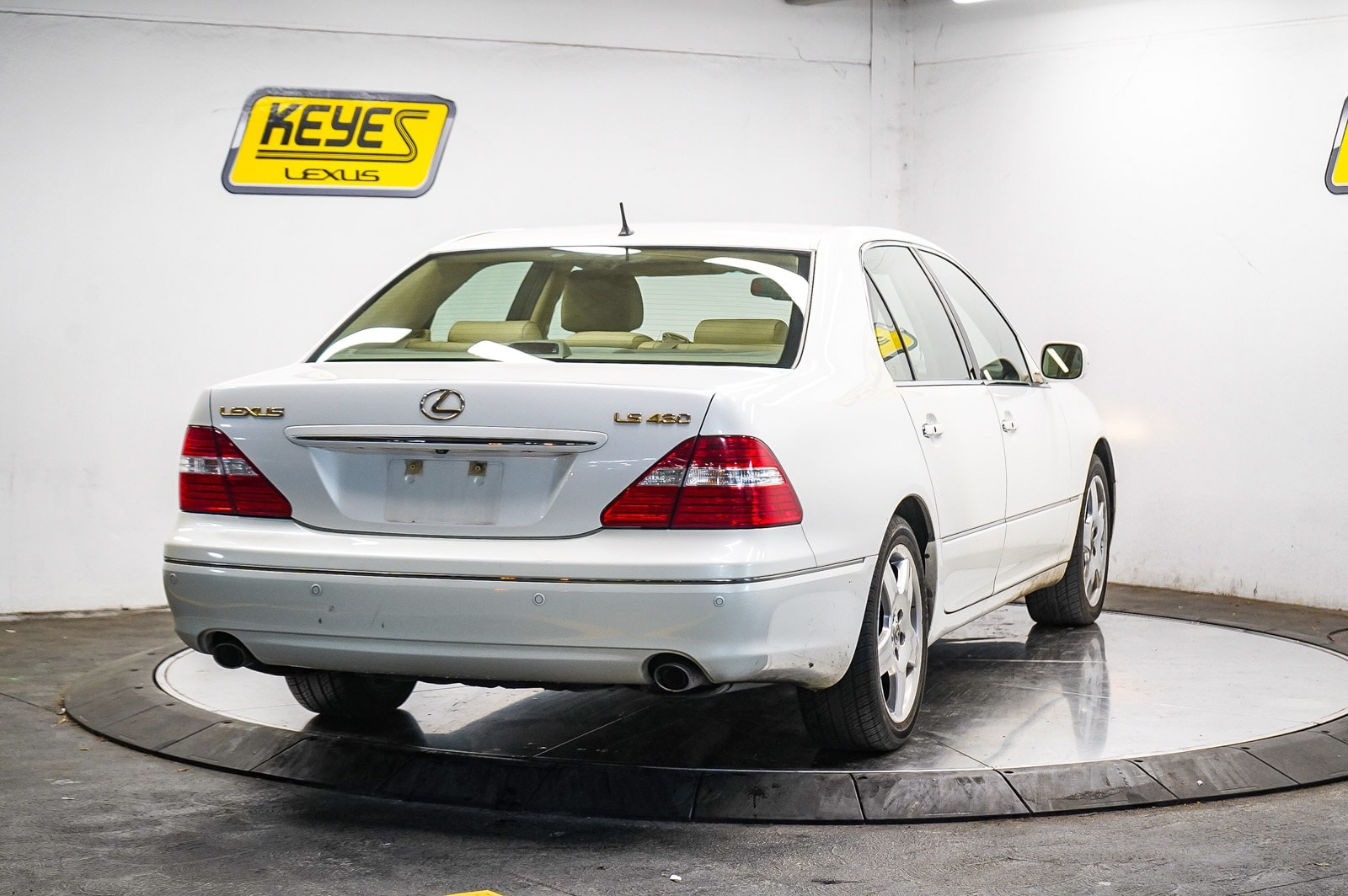 Thumbnail: 2005 Lexus LS - 4