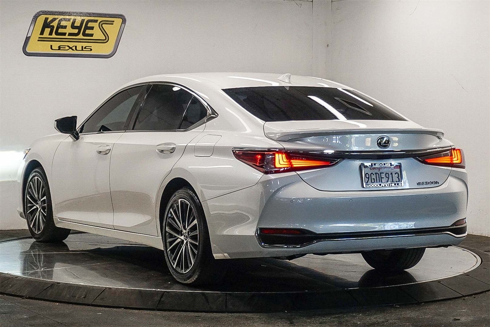 Thumbnail: 2023 Lexus ES - 2