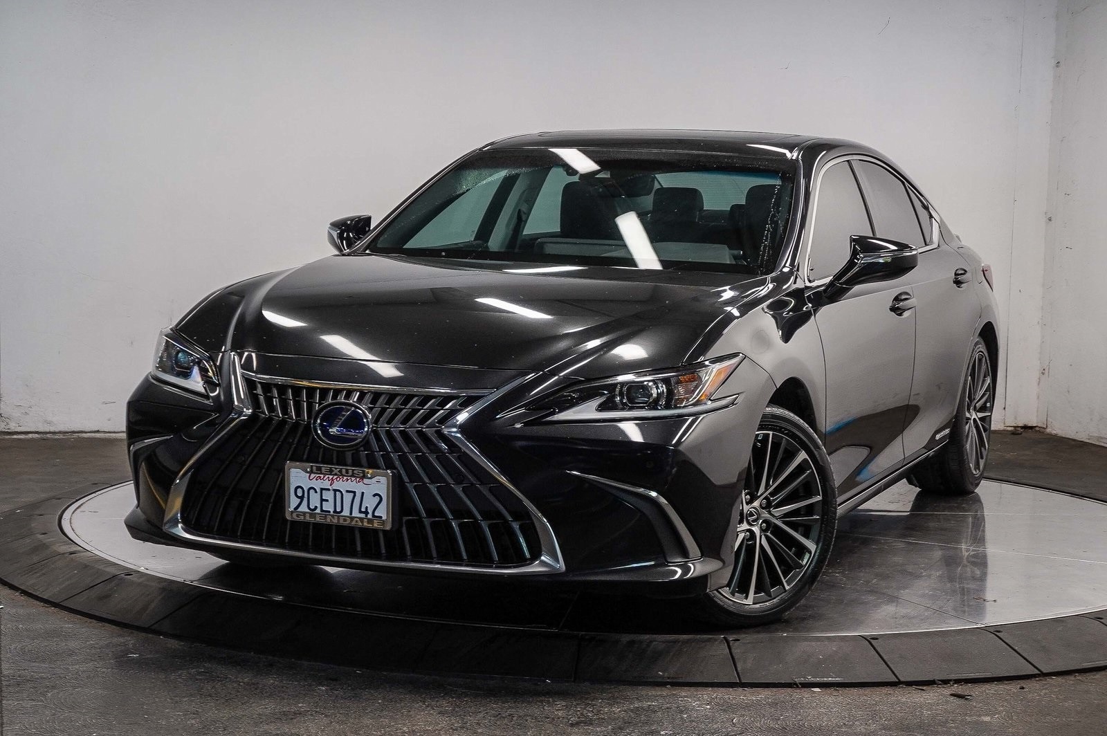 Thumbnail: 2022 Lexus ES - 1