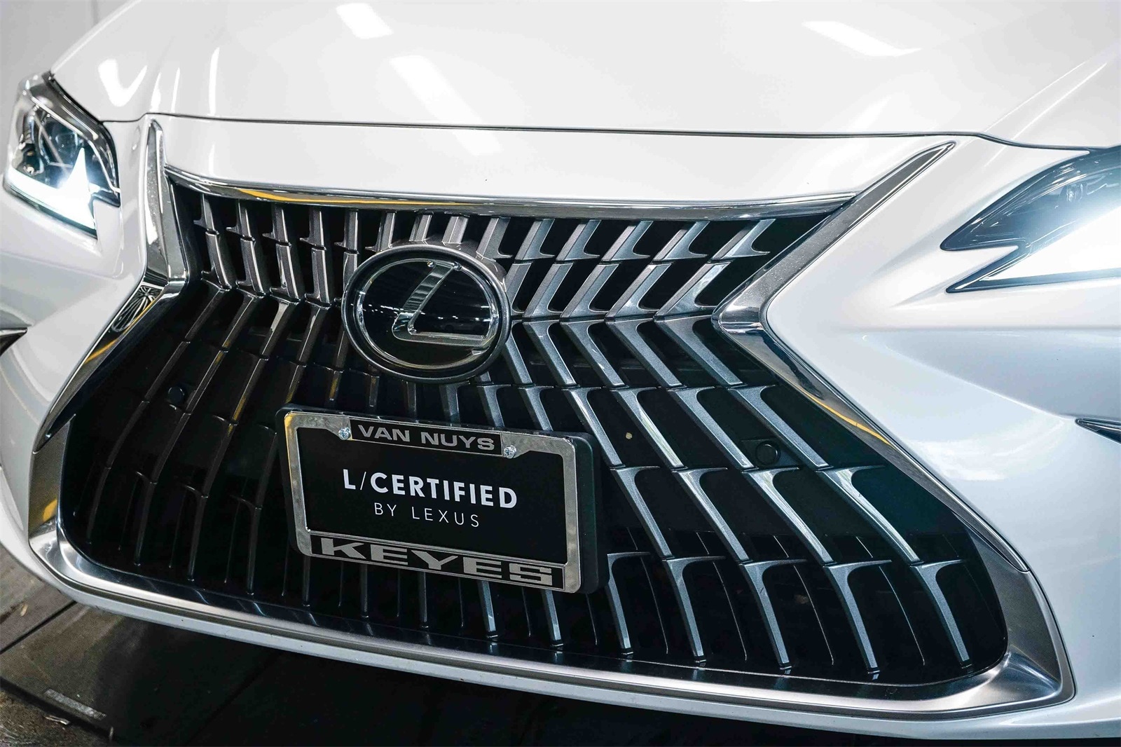 Thumbnail: 2023 Lexus ES - 7