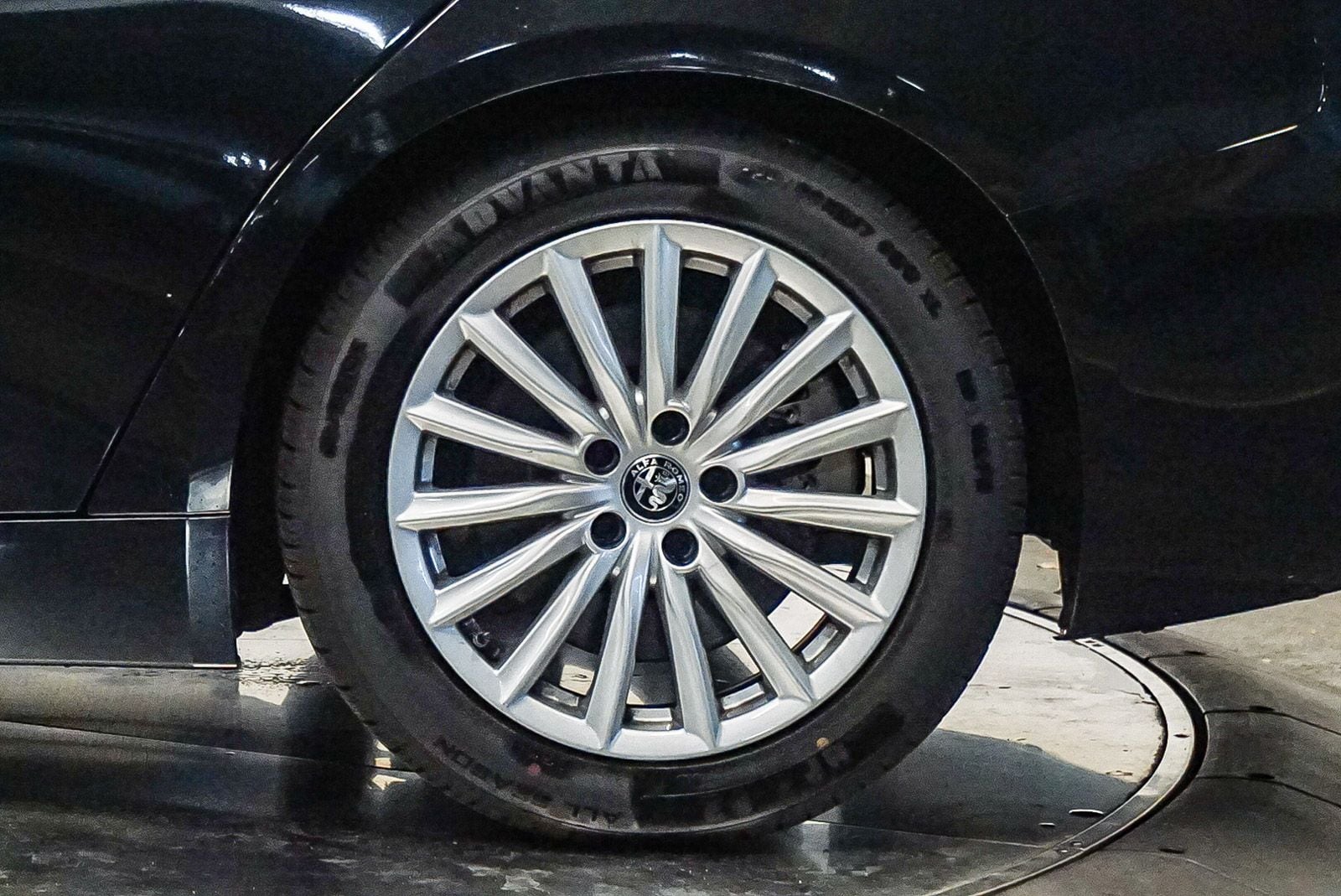 Thumbnail: 2022 Alfa Romeo Giulia - 10