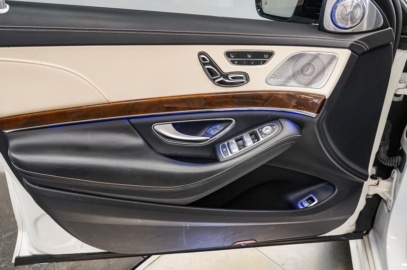 Thumbnail: 2015 Mercedes-Benz S-Class - 22