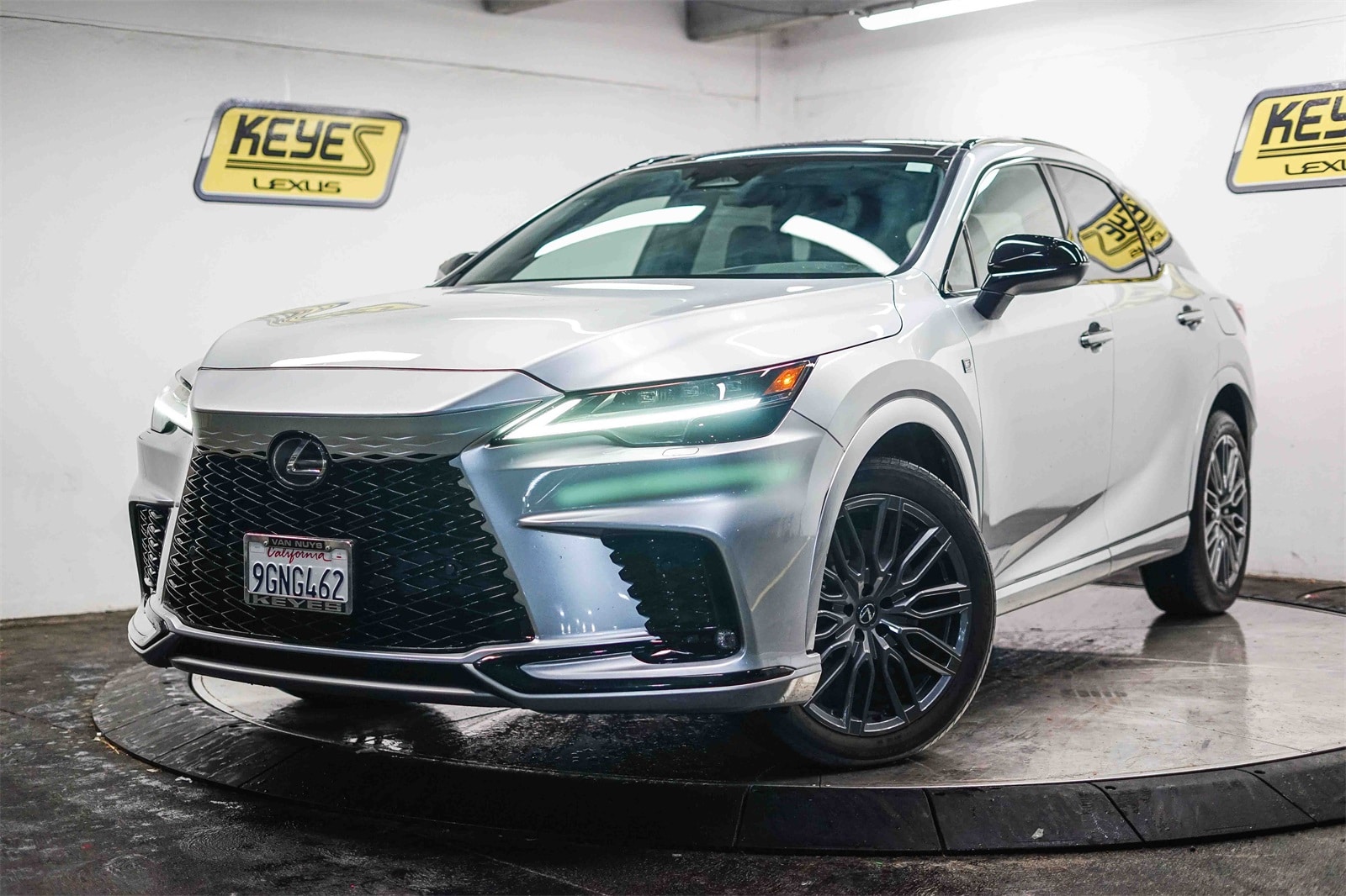 2023 Lexus RX Hybrid 500h's photo