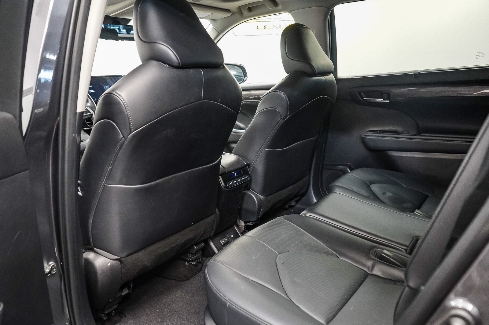 Thumbnail: 2023 Toyota Highlander - 19