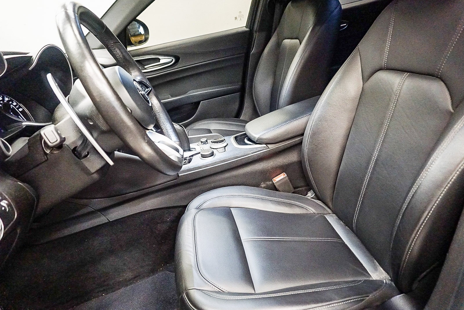 Thumbnail: 2022 Alfa Romeo Giulia - 17