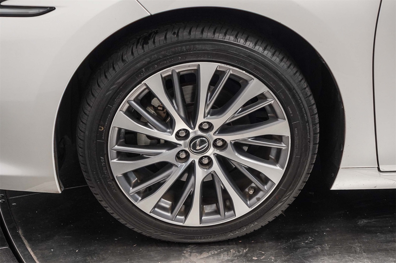 Thumbnail: 2021 Lexus ES - 10