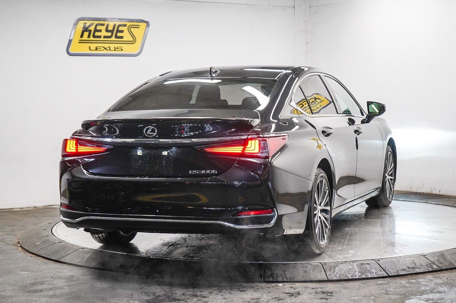 Thumbnail: 2025 Lexus ES - 4