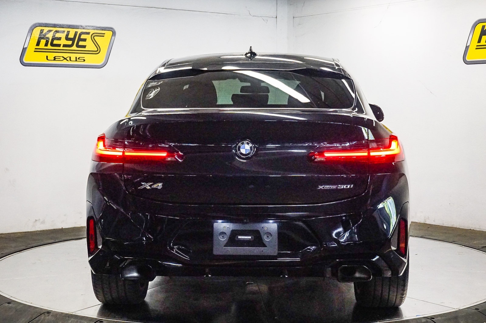 Thumbnail: 2023 BMW X4 - 3