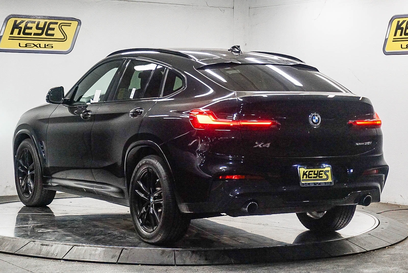 Thumbnail: 2021 BMW X4 - 2