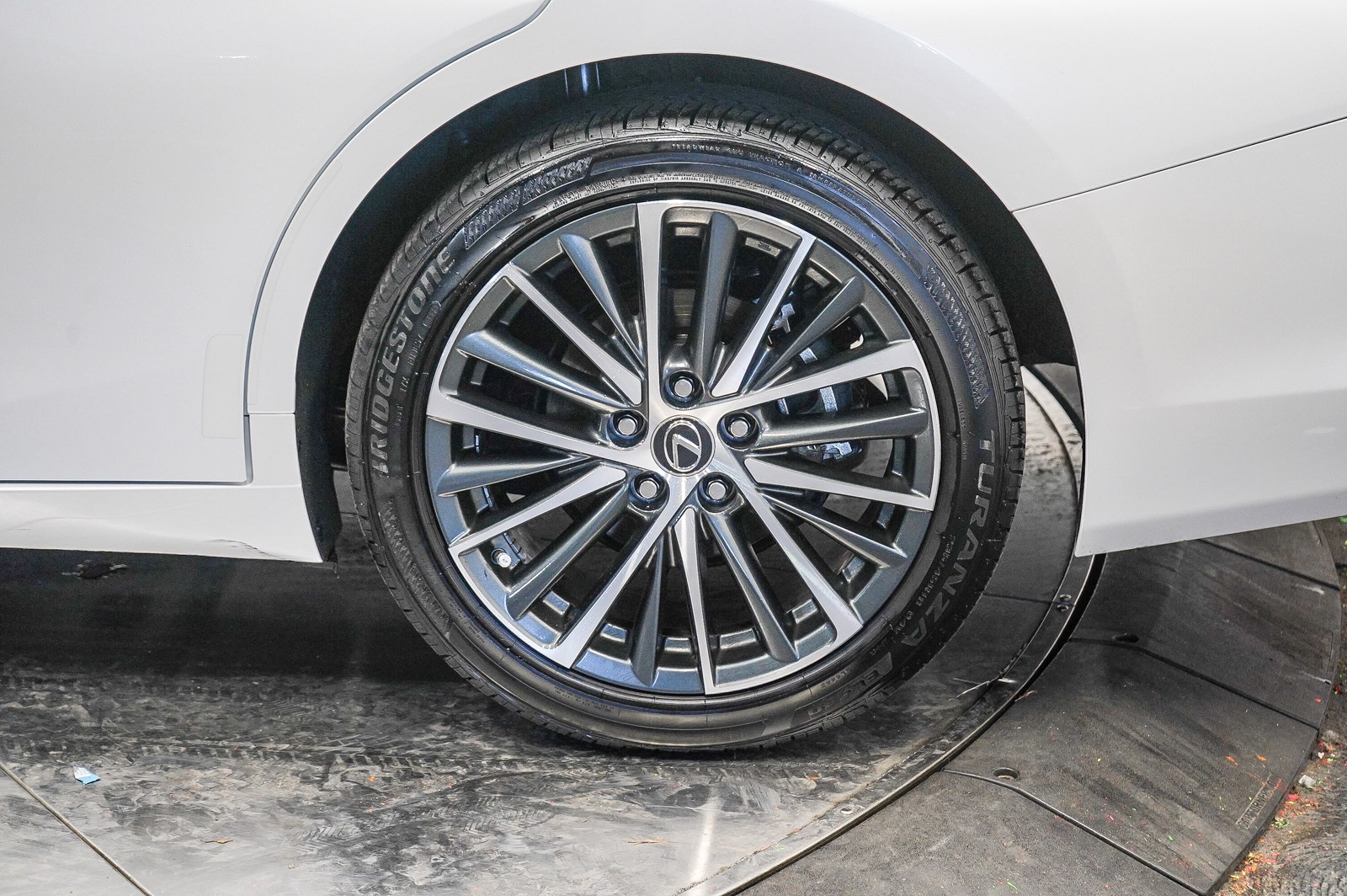 Thumbnail: 2025 Lexus ES - 10