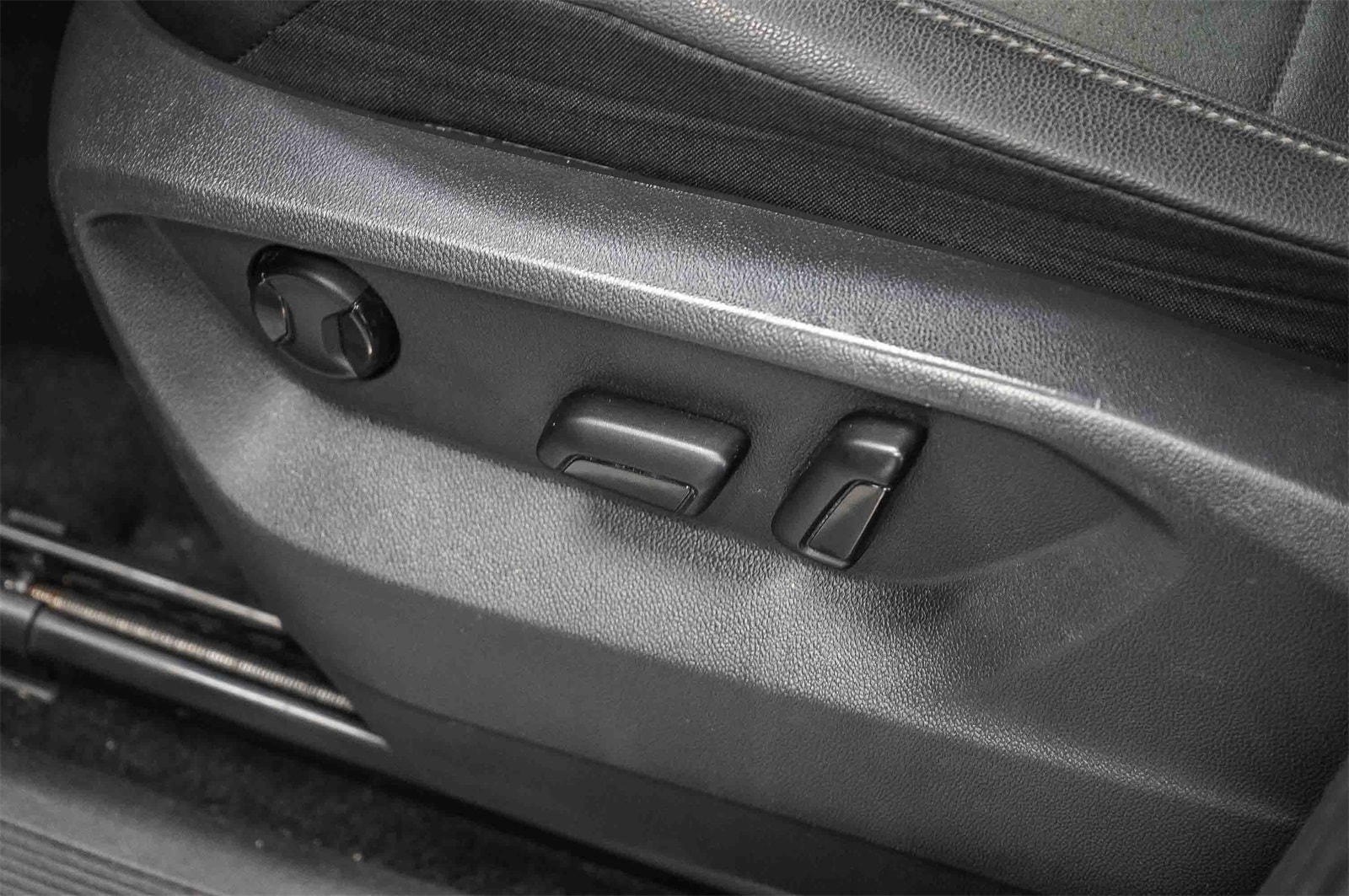 Thumbnail: 2020 Volkswagen Tiguan - 22