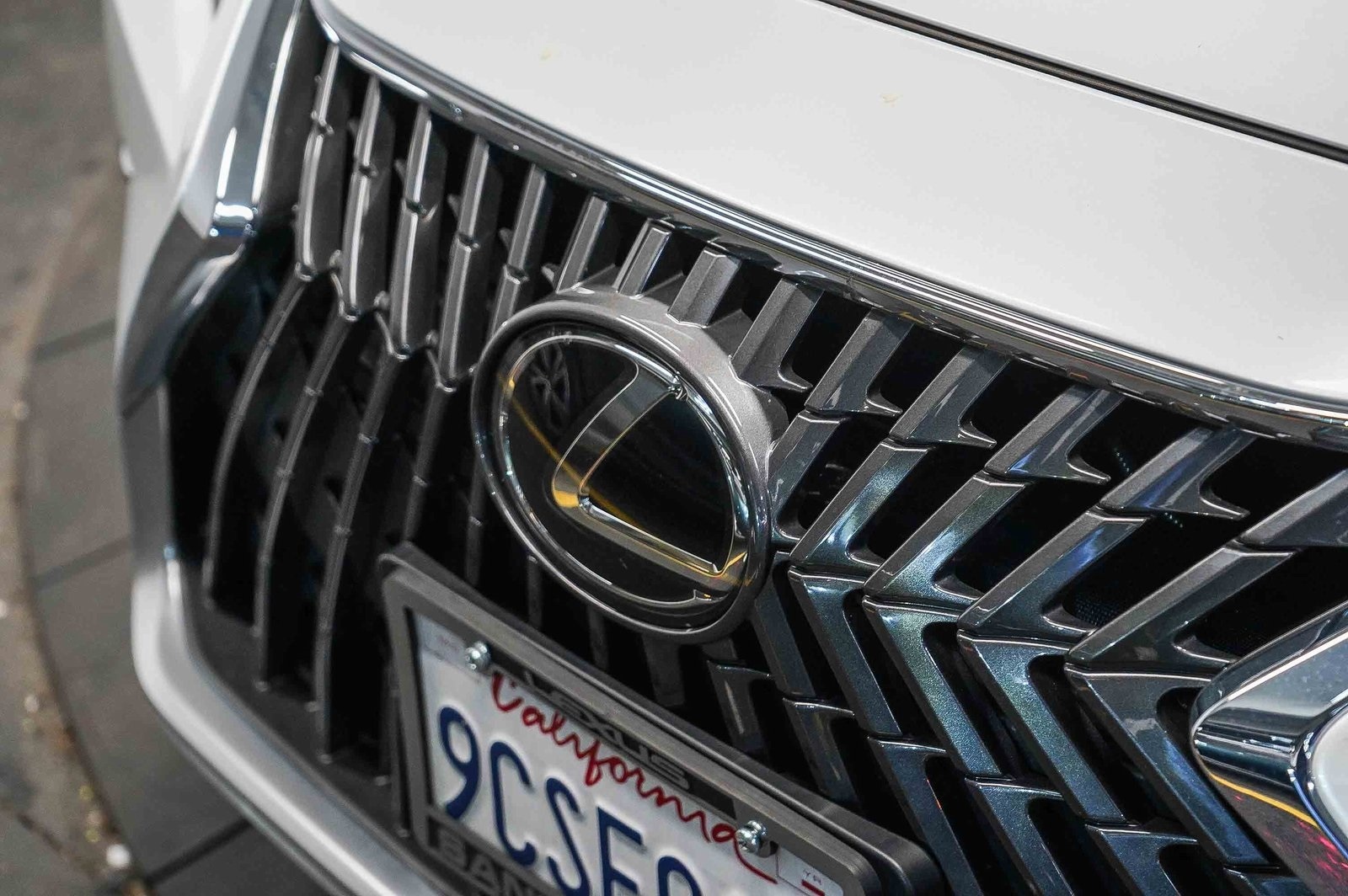 Thumbnail: 2022 Lexus ES - 8