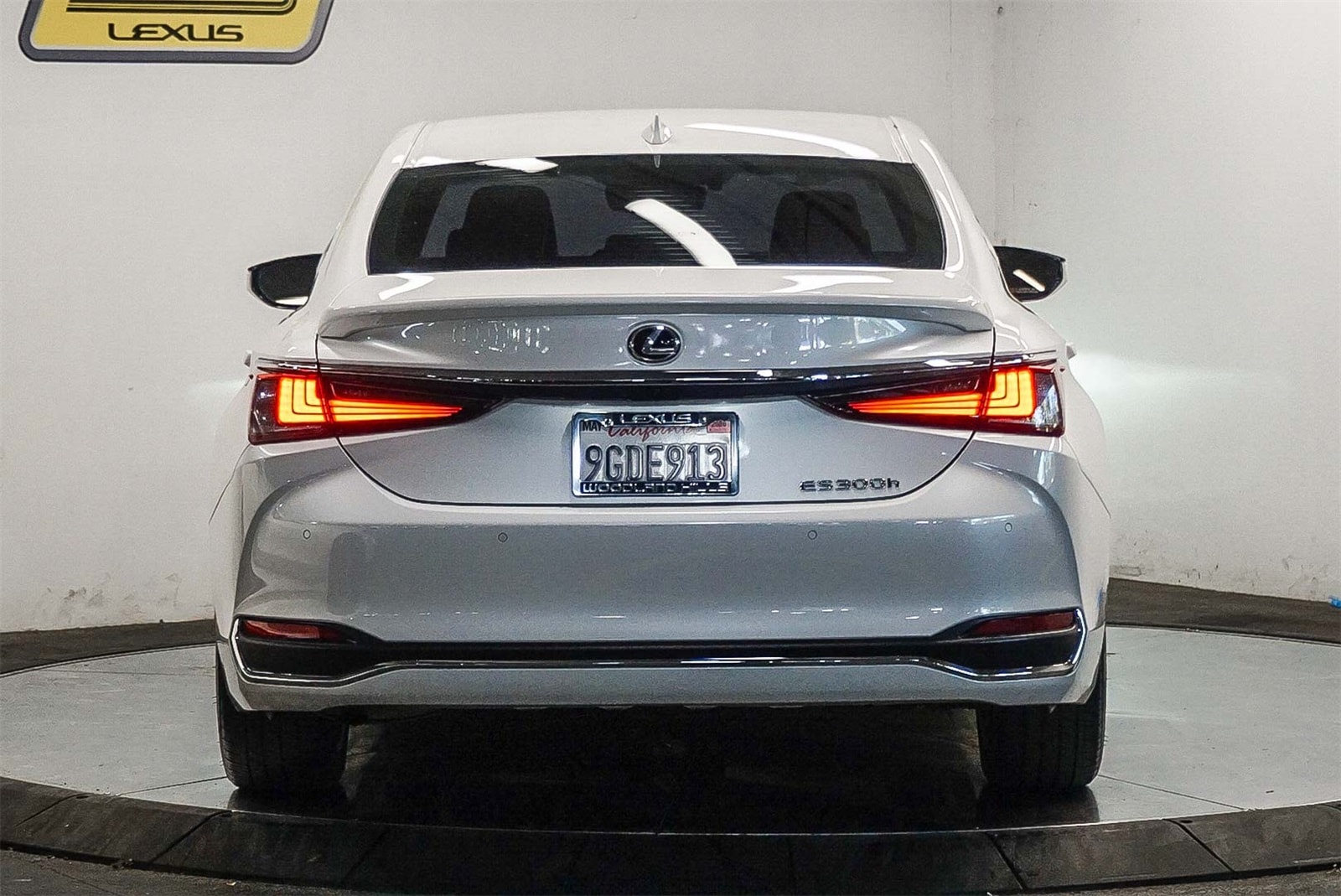 Thumbnail: 2023 Lexus ES - 3