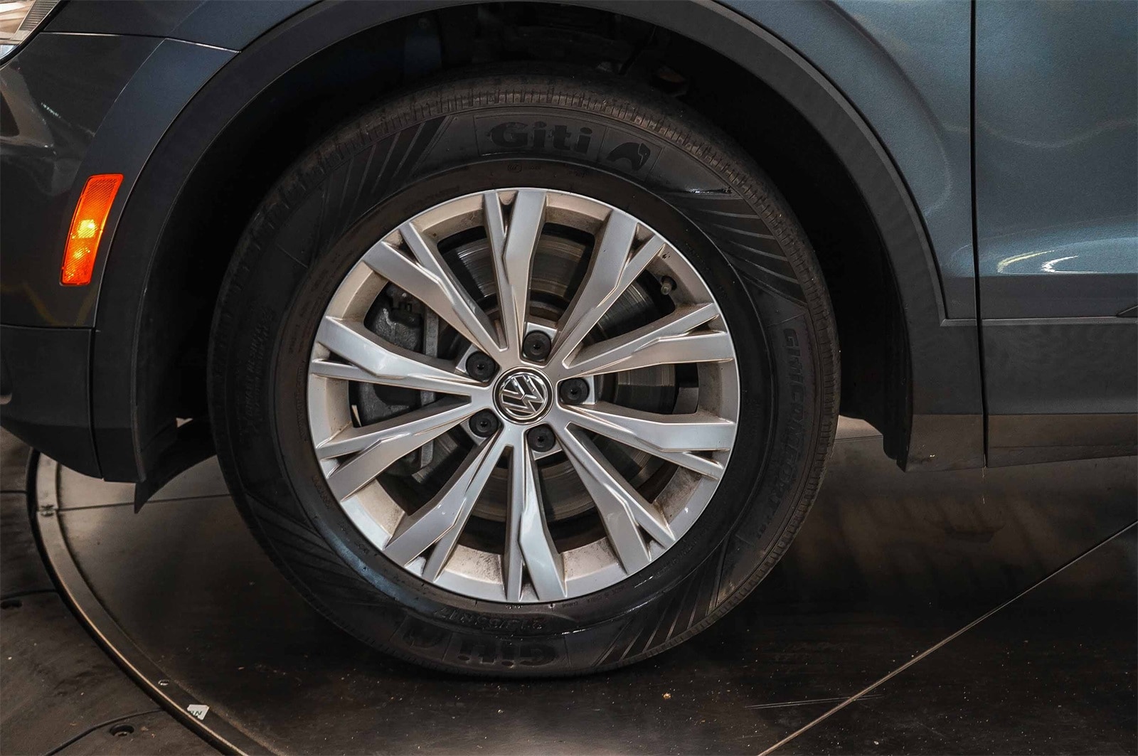 Thumbnail: 2019 Volkswagen Tiguan - 9