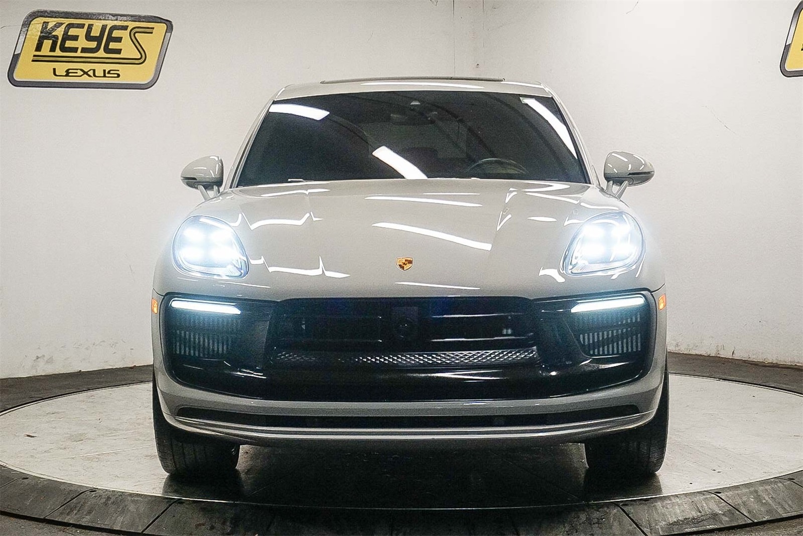 Thumbnail: 2023 Porsche Macan - 6