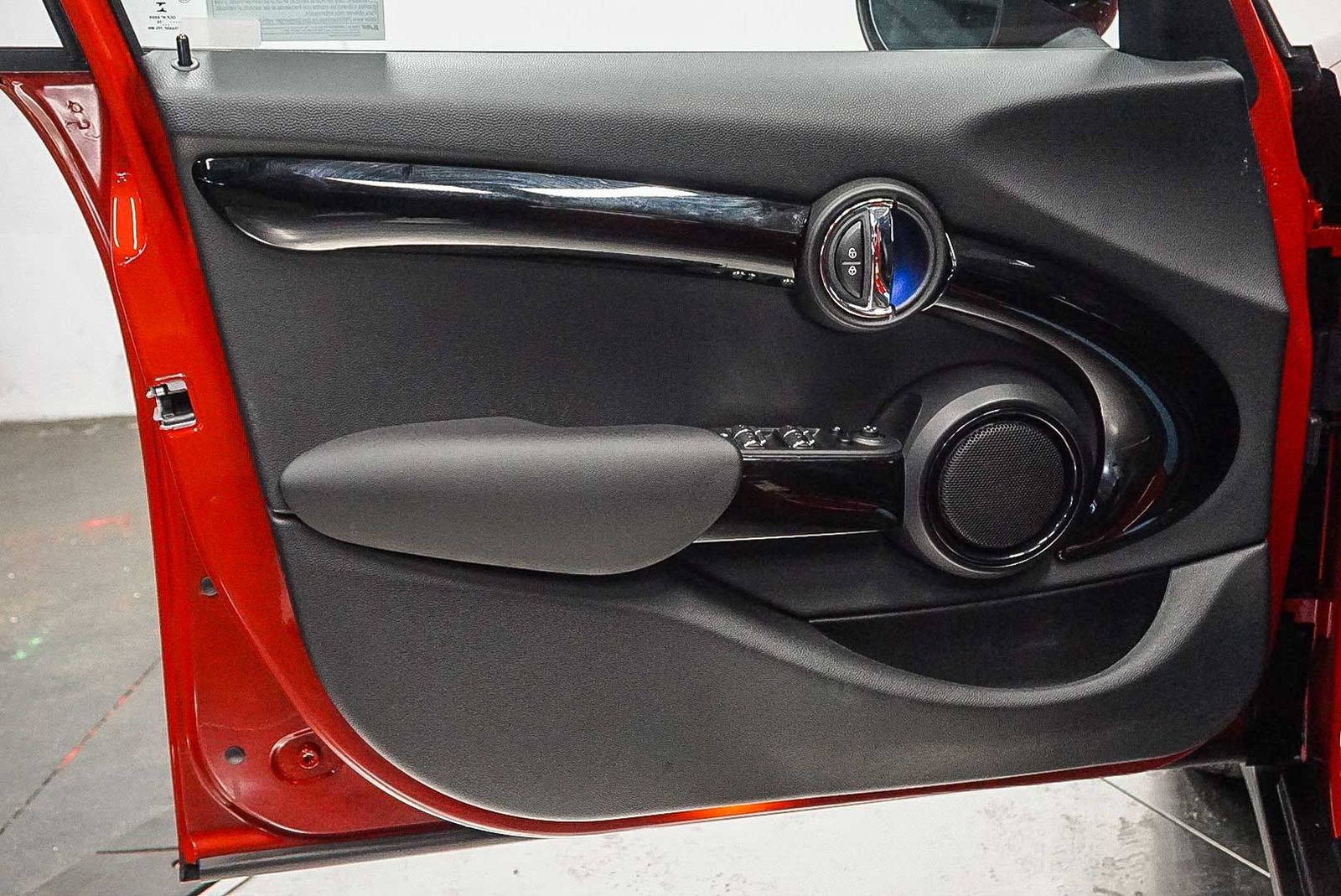 Thumbnail: 2016 MINI Cooper Hardtop - 21