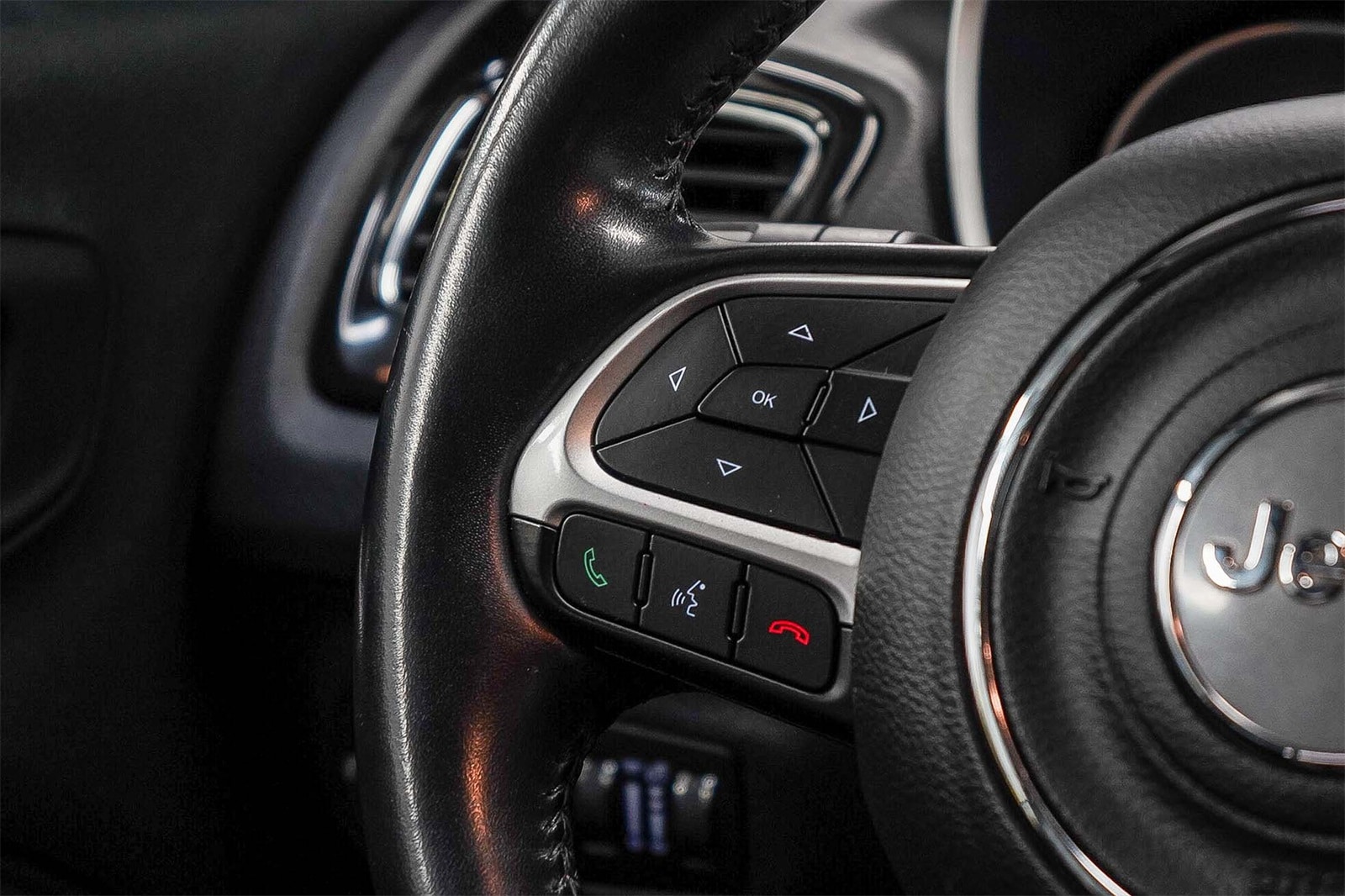 Thumbnail: 2020 Jeep Compass - 16