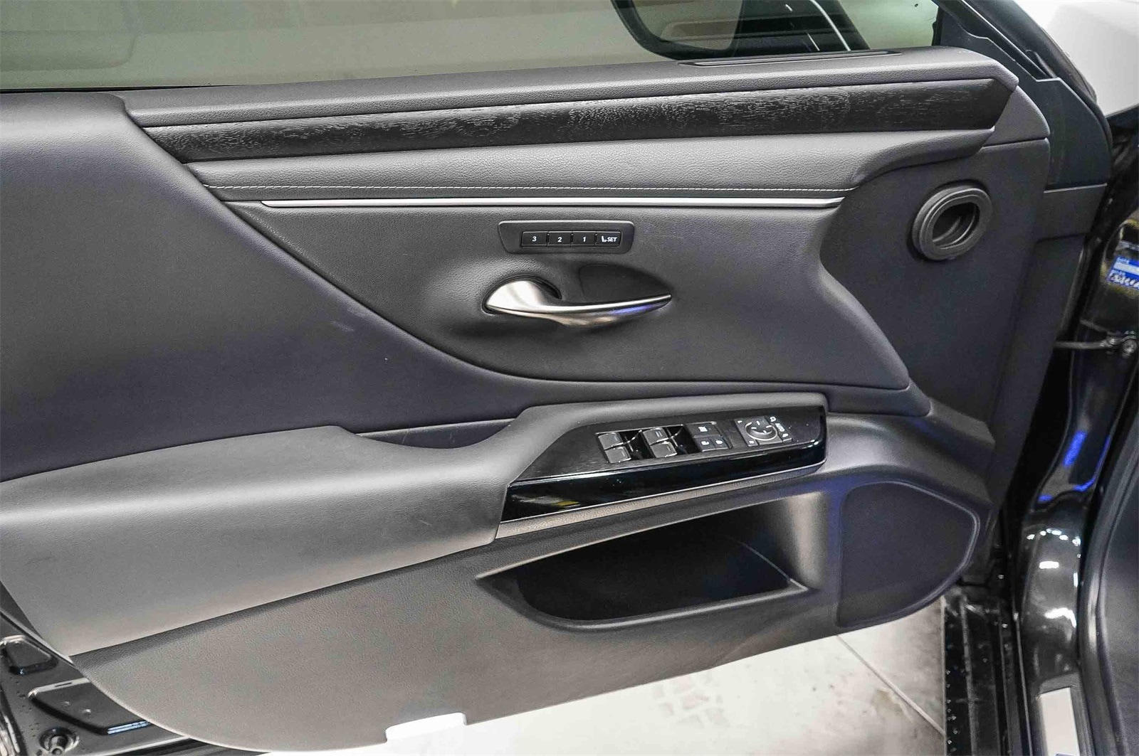 Thumbnail: 2023 Lexus ES - 22