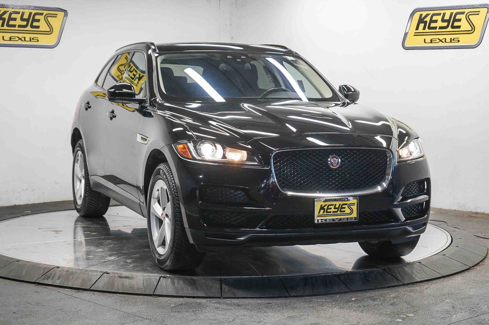 Thumbnail: 2017 Jaguar F-Pace - 5