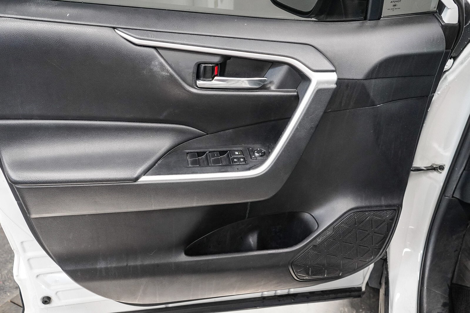 Thumbnail: 2020 Toyota RAV4 - 21