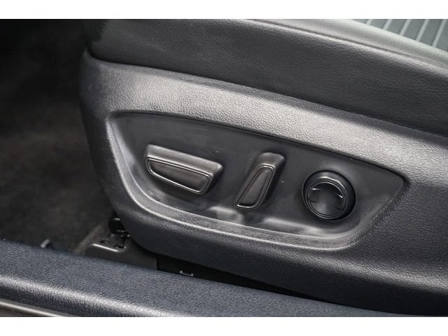 2024 Toyota Camry SE 23