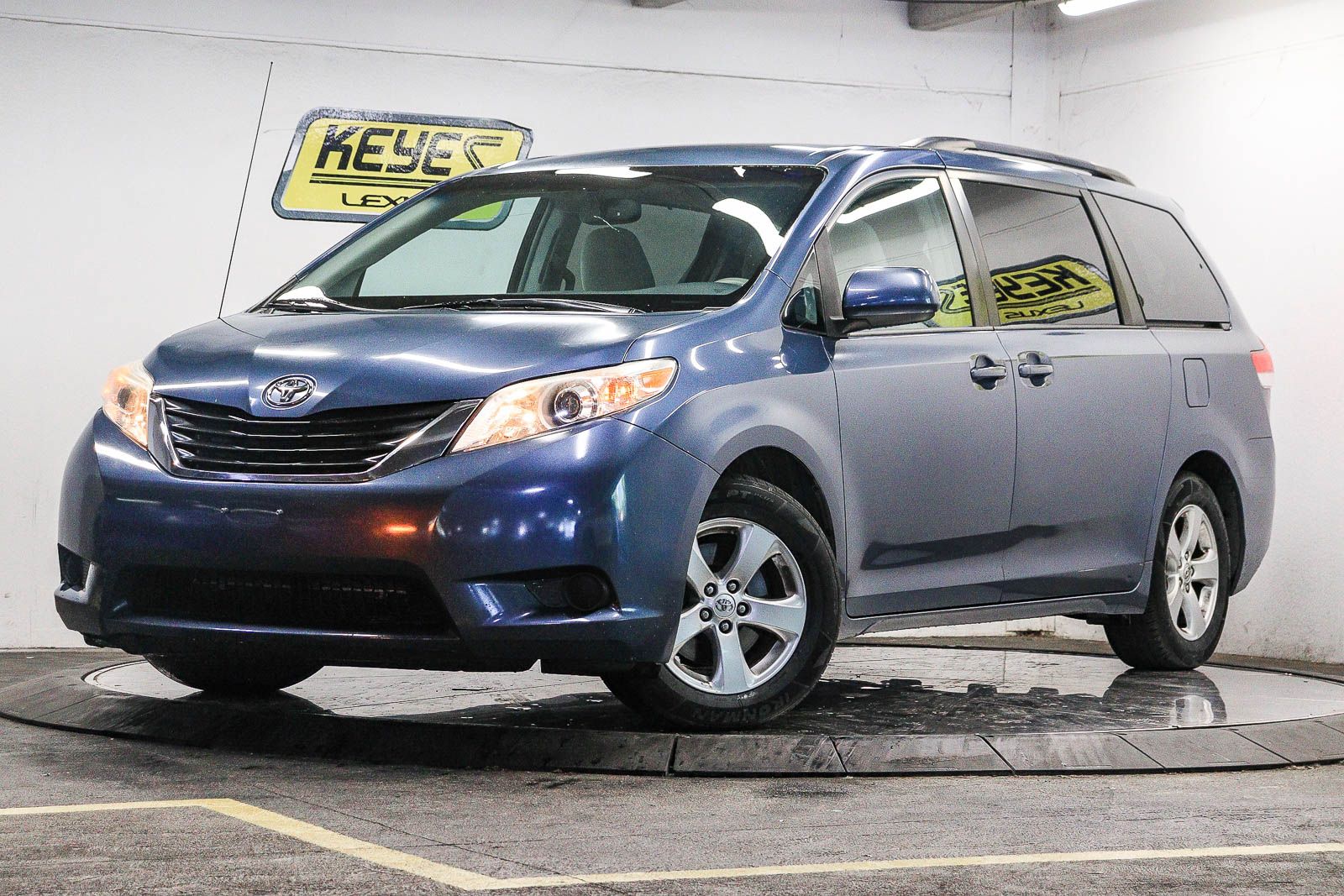2014 Toyota Sienna LE -
                  Van Nuys, CA