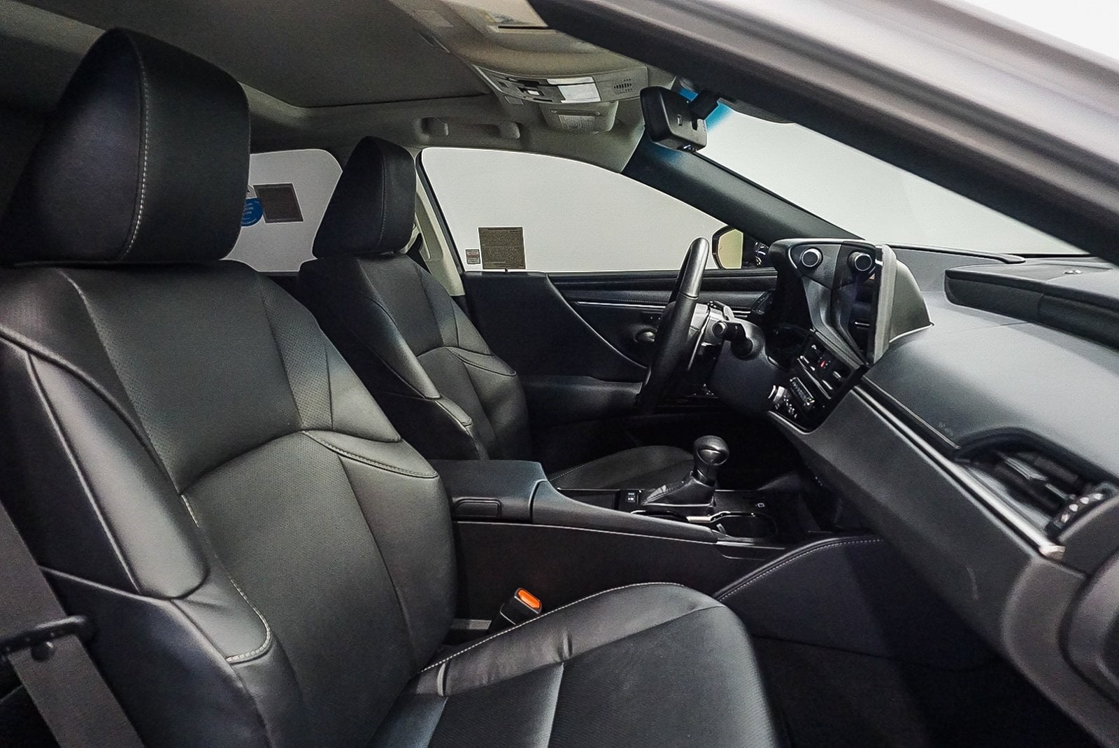 Thumbnail: 2024 Lexus ES - 17