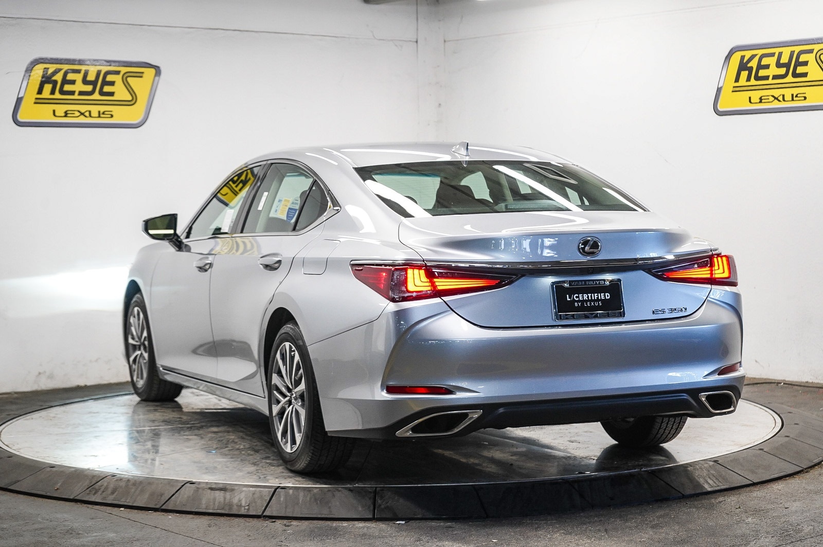 Thumbnail: 2025 Lexus ES - 2