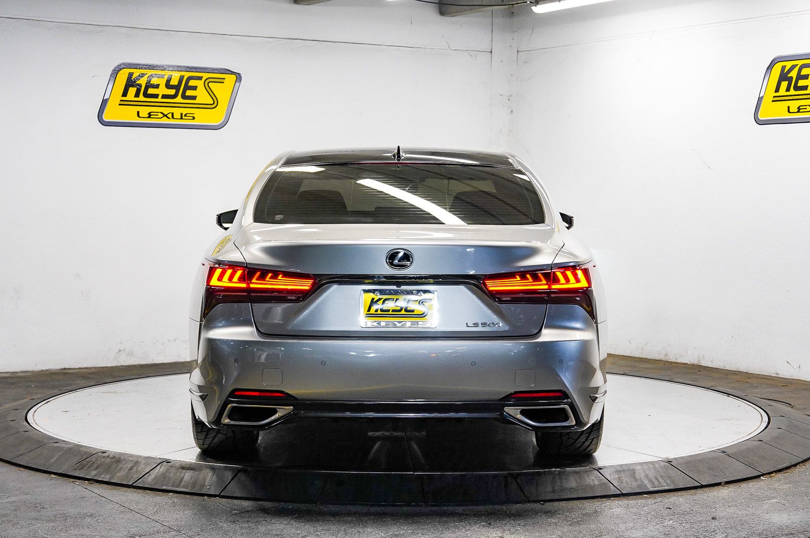 Thumbnail: 2022 Lexus LS - 2