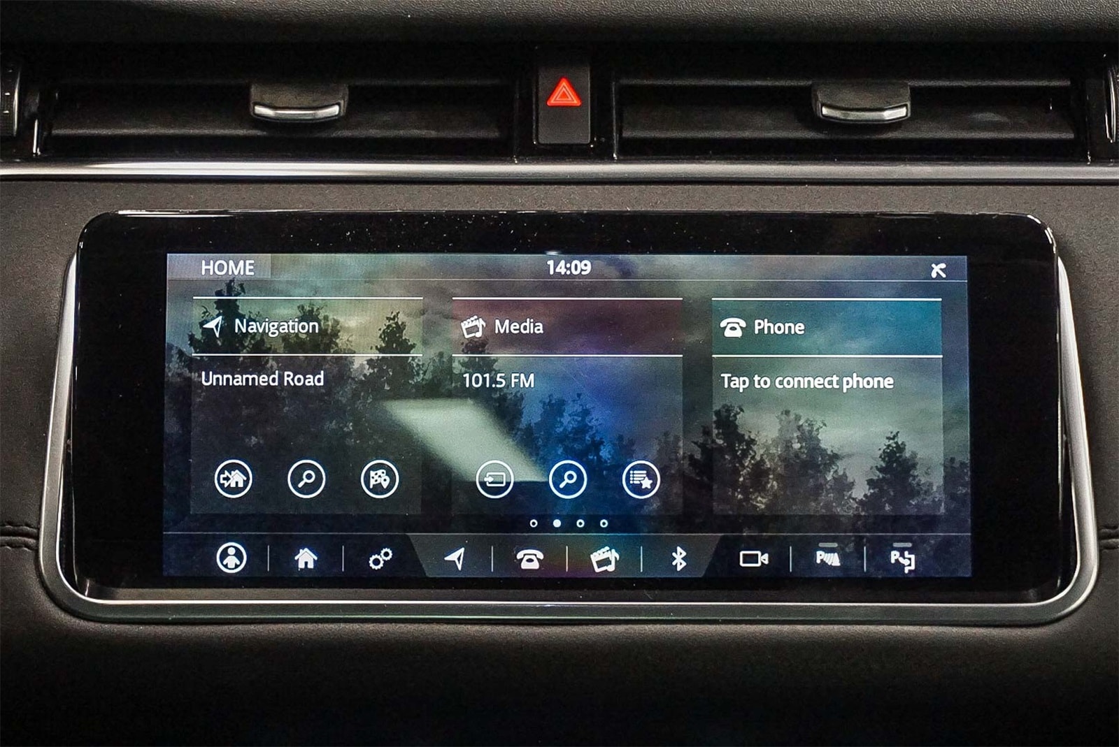 Thumbnail: 2020 Land Rover Range Rover Evoque - 16