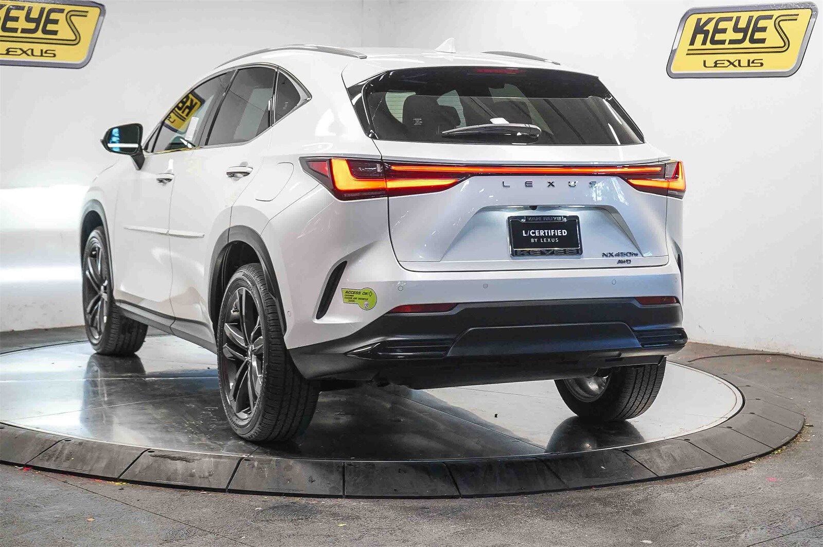 2022 Lexus NX Luxury photo 2