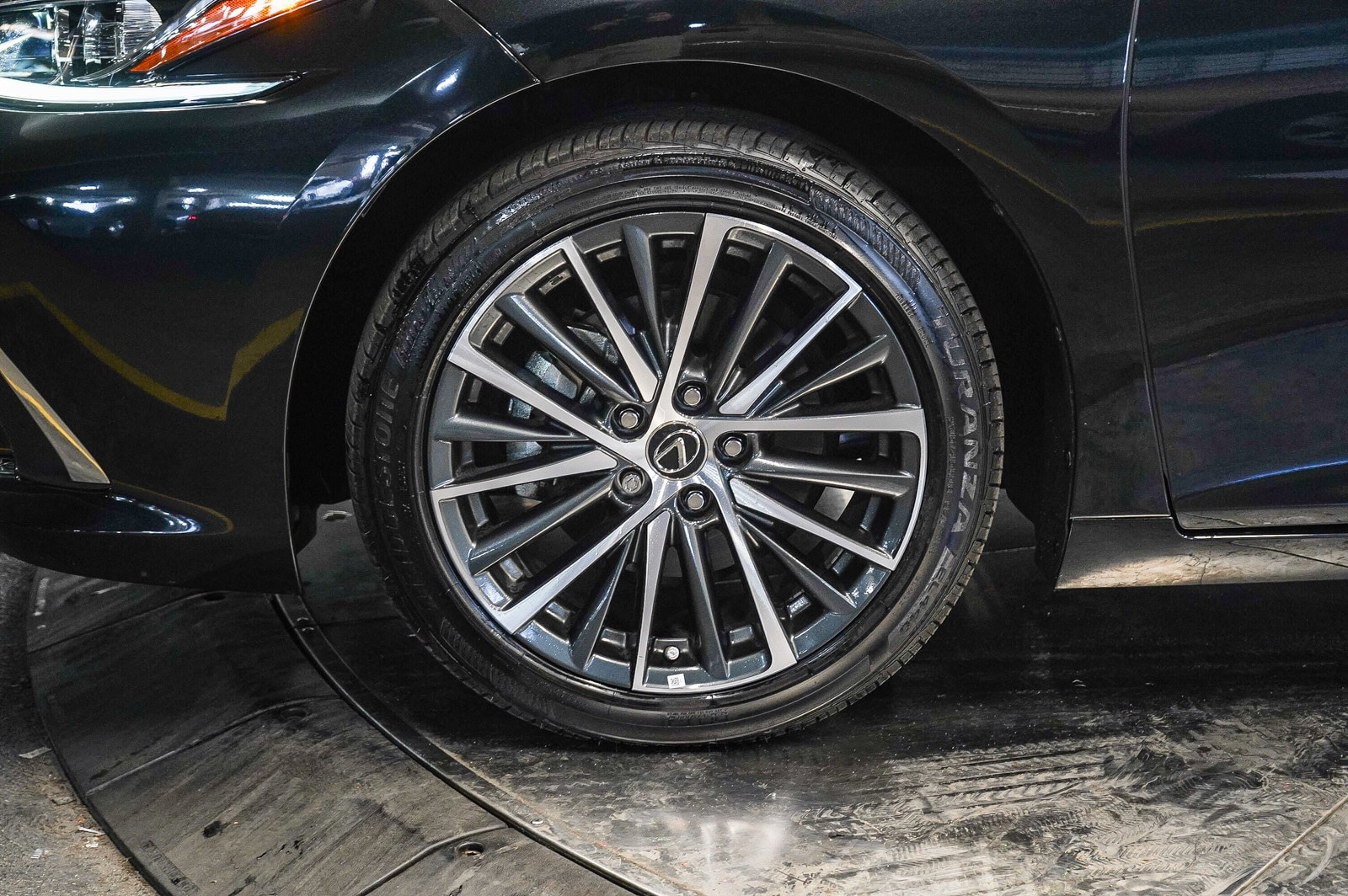 Thumbnail: 2025 Lexus ES - 9