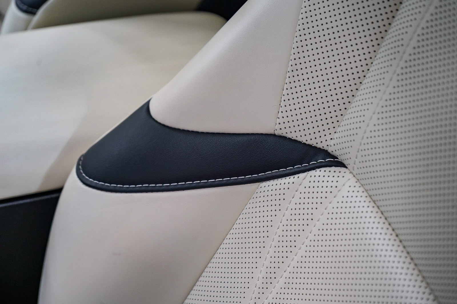 Thumbnail: 2022 Lexus ES - 20